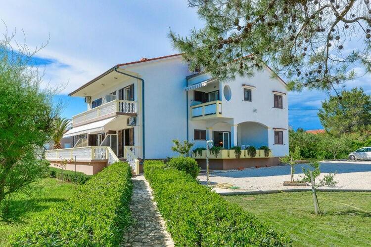 Apartments In House Liveric In Vir At The Beach Exterior foto