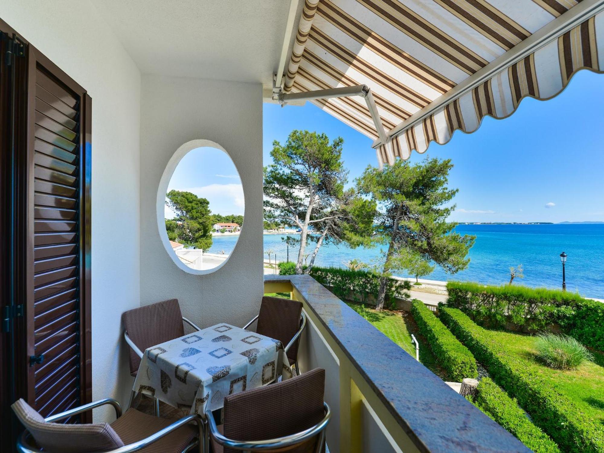 Apartments In House Liveric In Vir At The Beach Exterior foto